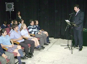O profesor Brandeiro cos alumnos da Col. Santiago Aspóstol
