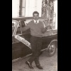 Juanito diante dun taxi