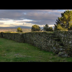 Escaleiras que conducen  adarve da muralla