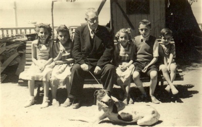 Hermelindo cos netos no 1951